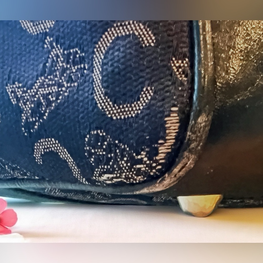 CELINE Horse Carriage C
Macadam Canvas Large Hand Bag in Navy Blue - Picture 11 of 16